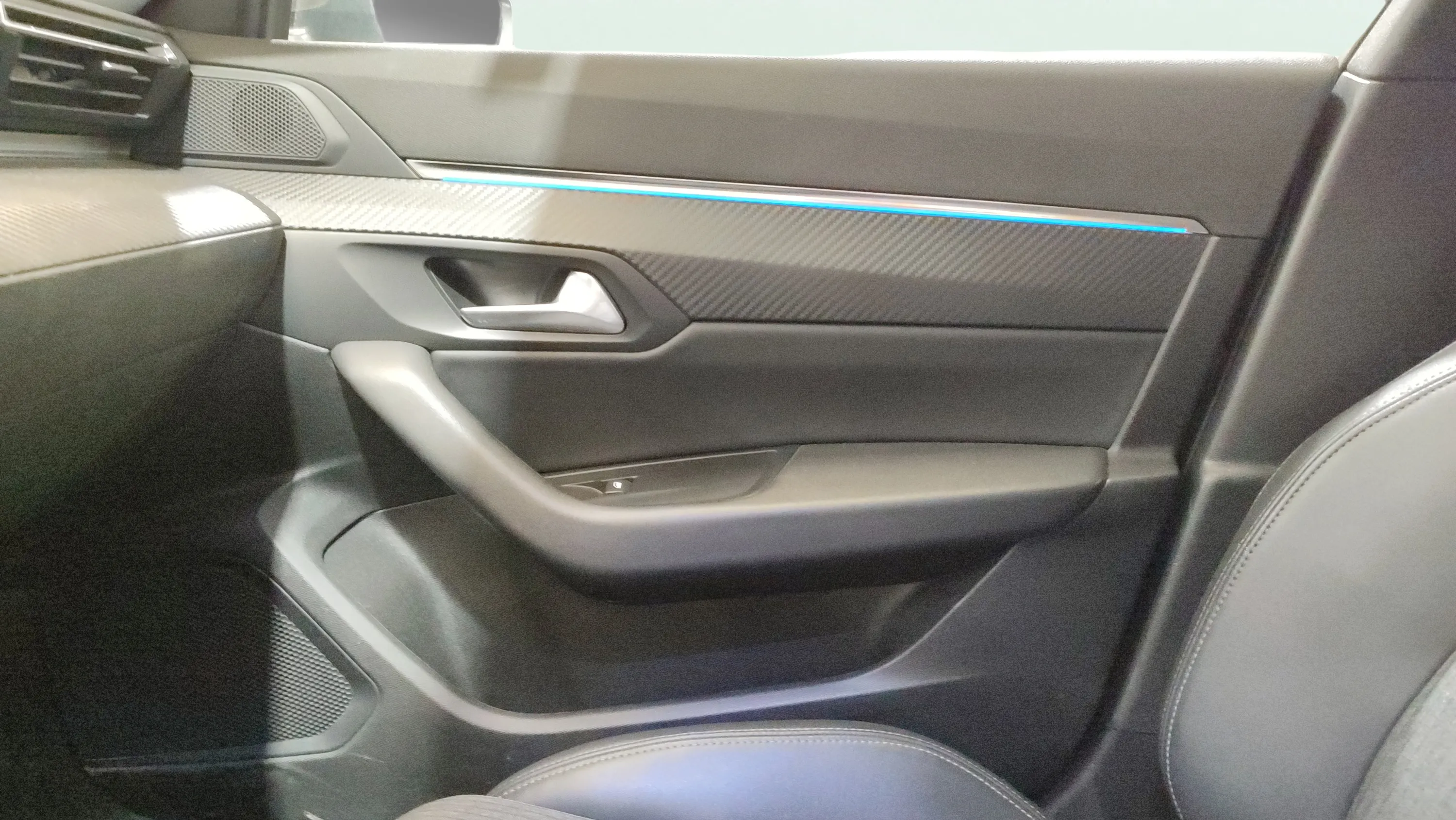 Peugeot 508 SW Allure Hybrid 225 e-EAT8 - foto 15