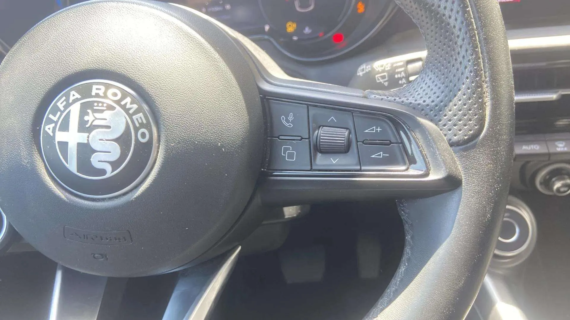 Alfa Romeo Tonale 1.5 MHEV Gasolina Sprint FWD - foto 11