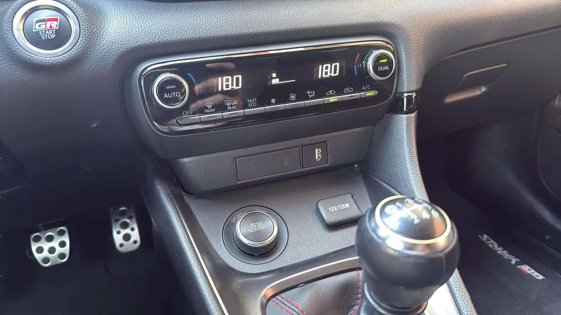 Toyota Yaris 1.6 - foto 26
