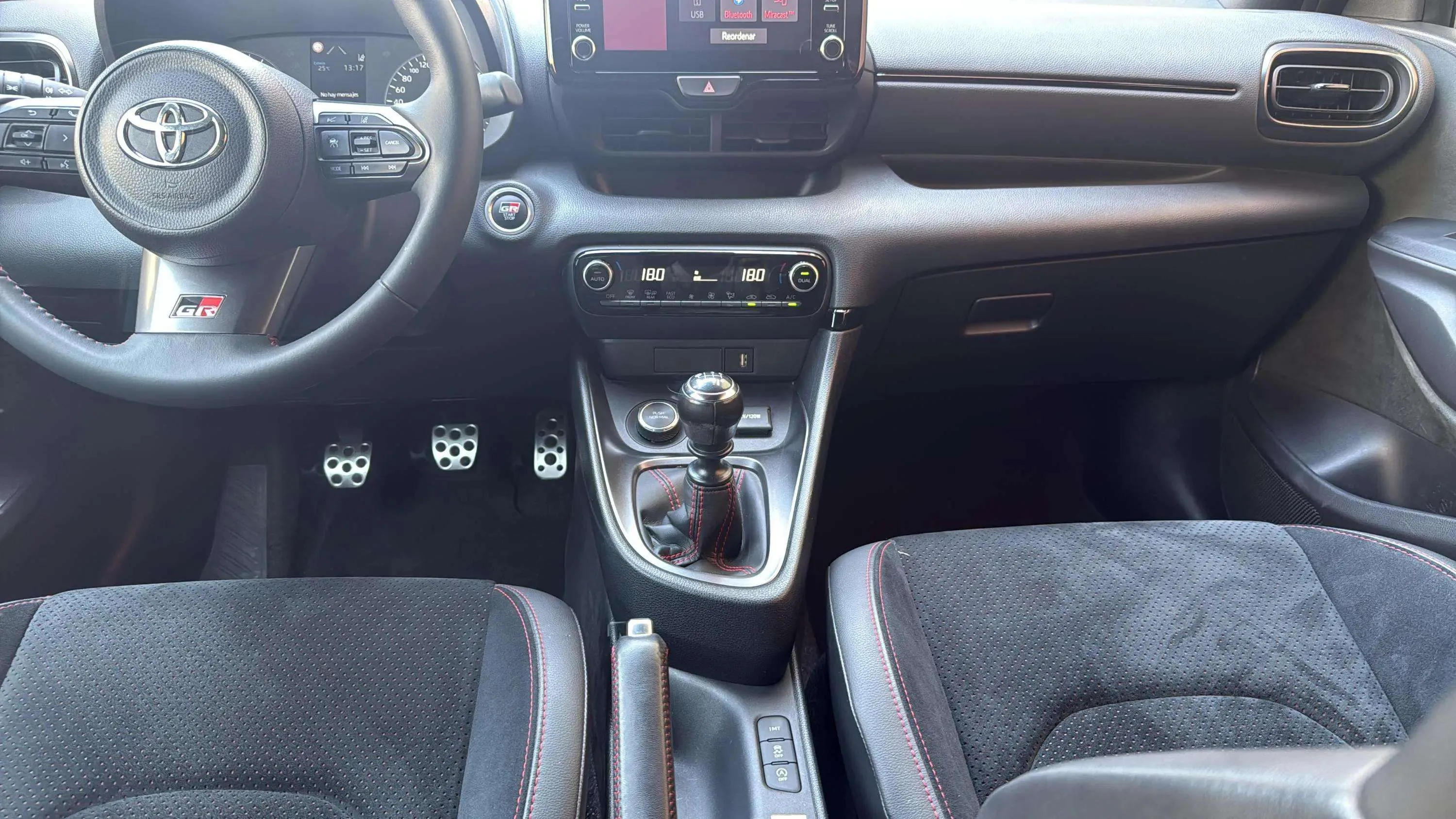 Toyota Yaris 1.6 - foto 16