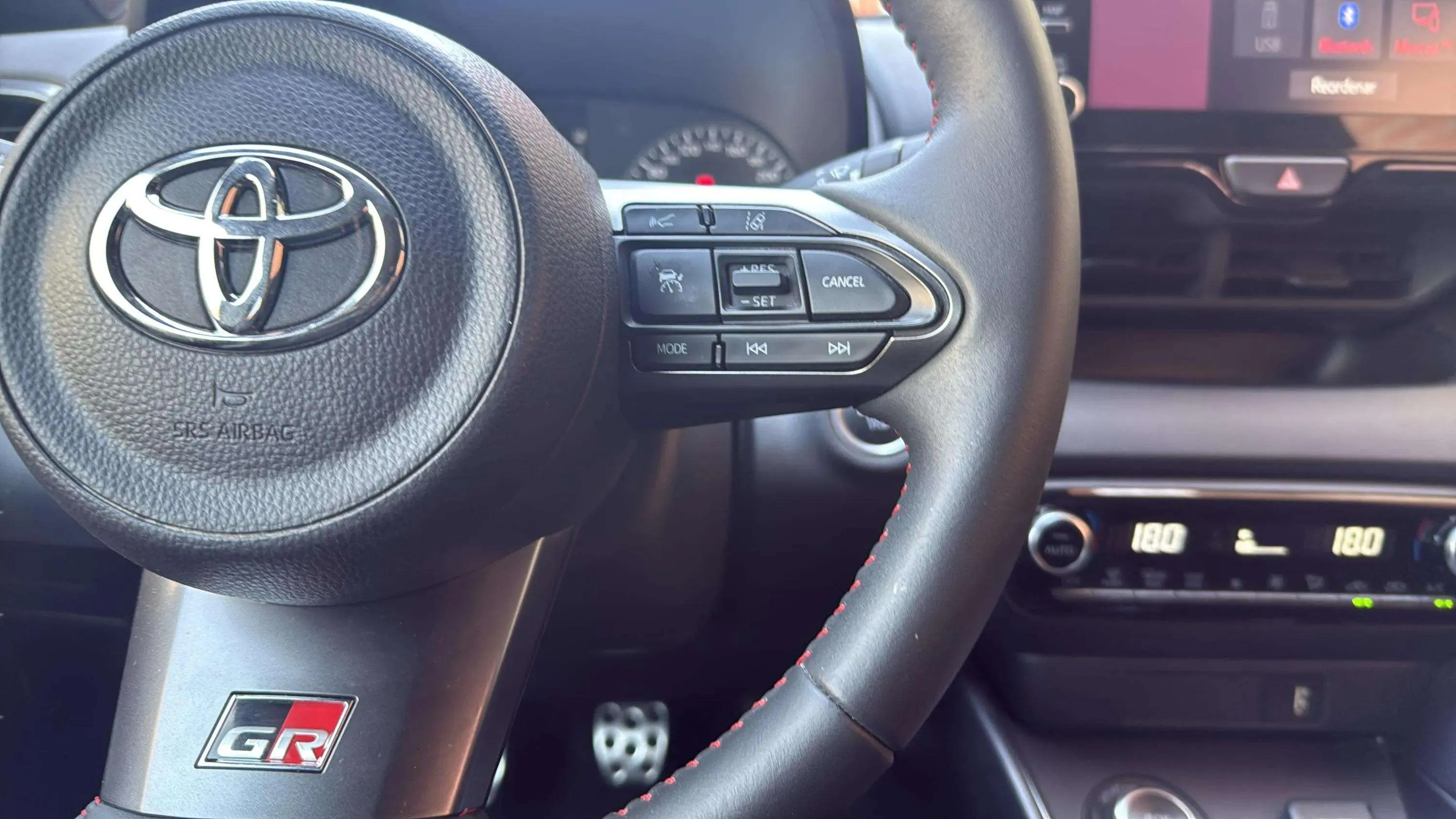 Toyota Yaris 1.6 - foto 21