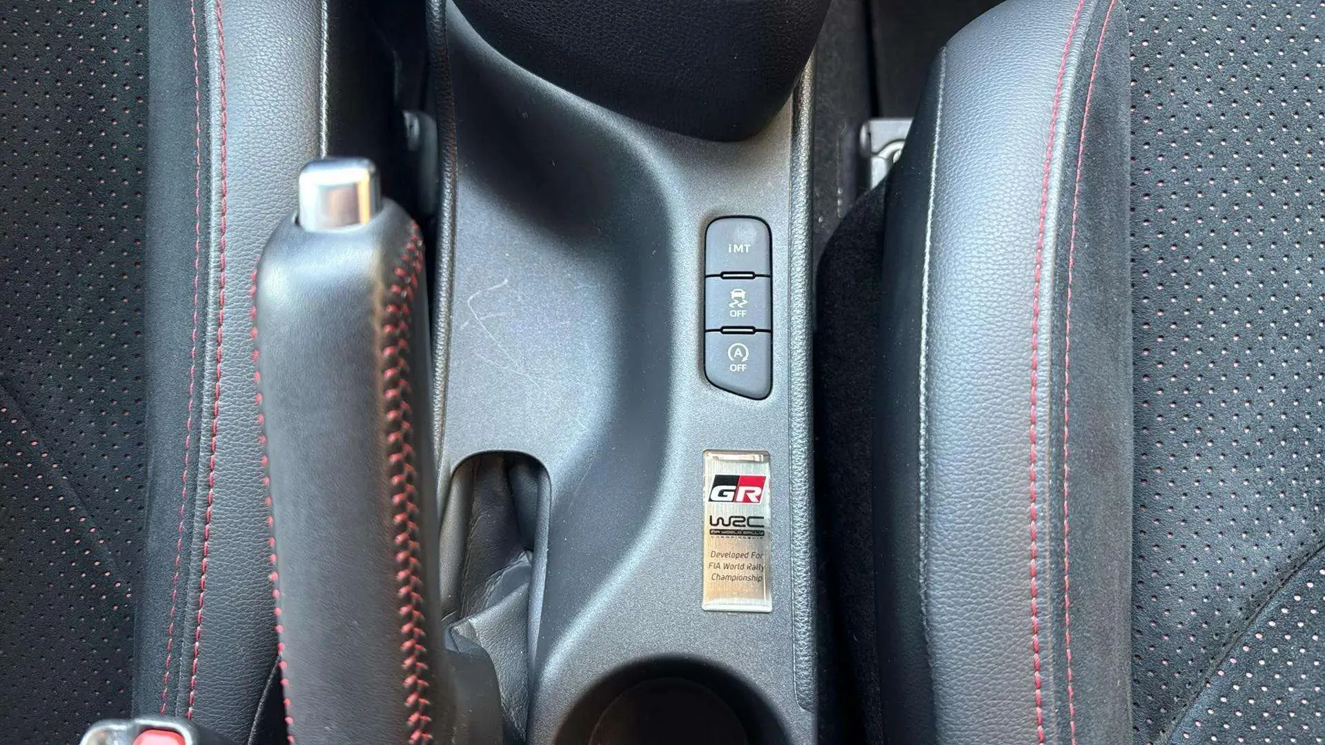 Toyota Yaris 1.6 - foto 30