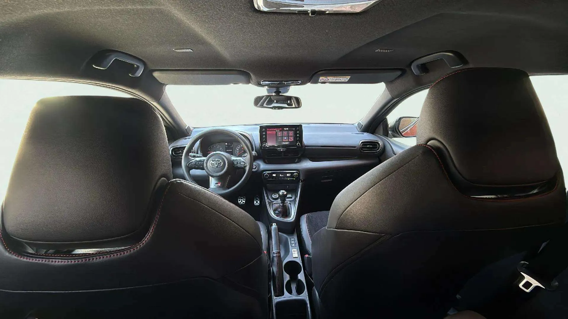 Toyota Yaris 1.6 - foto 14