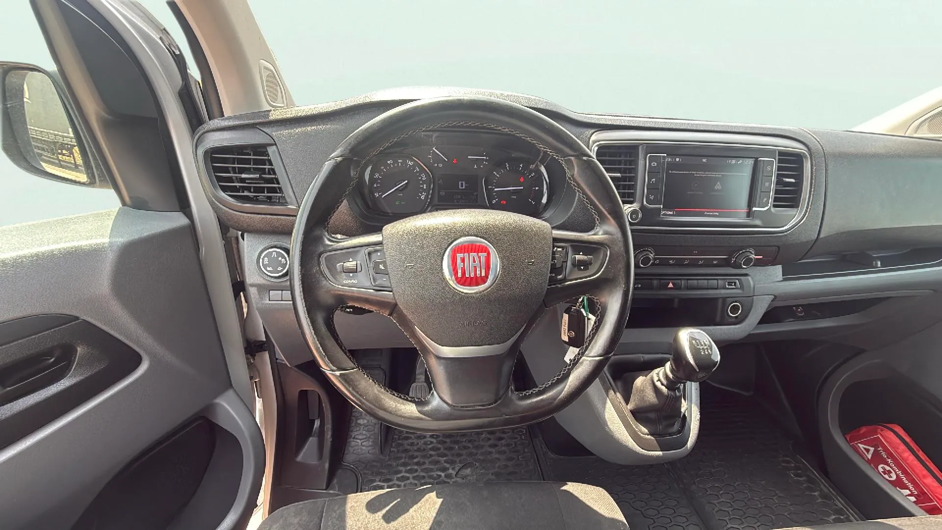 Fiat Scudo Furgón L2 MT6 Lounge - foto 10