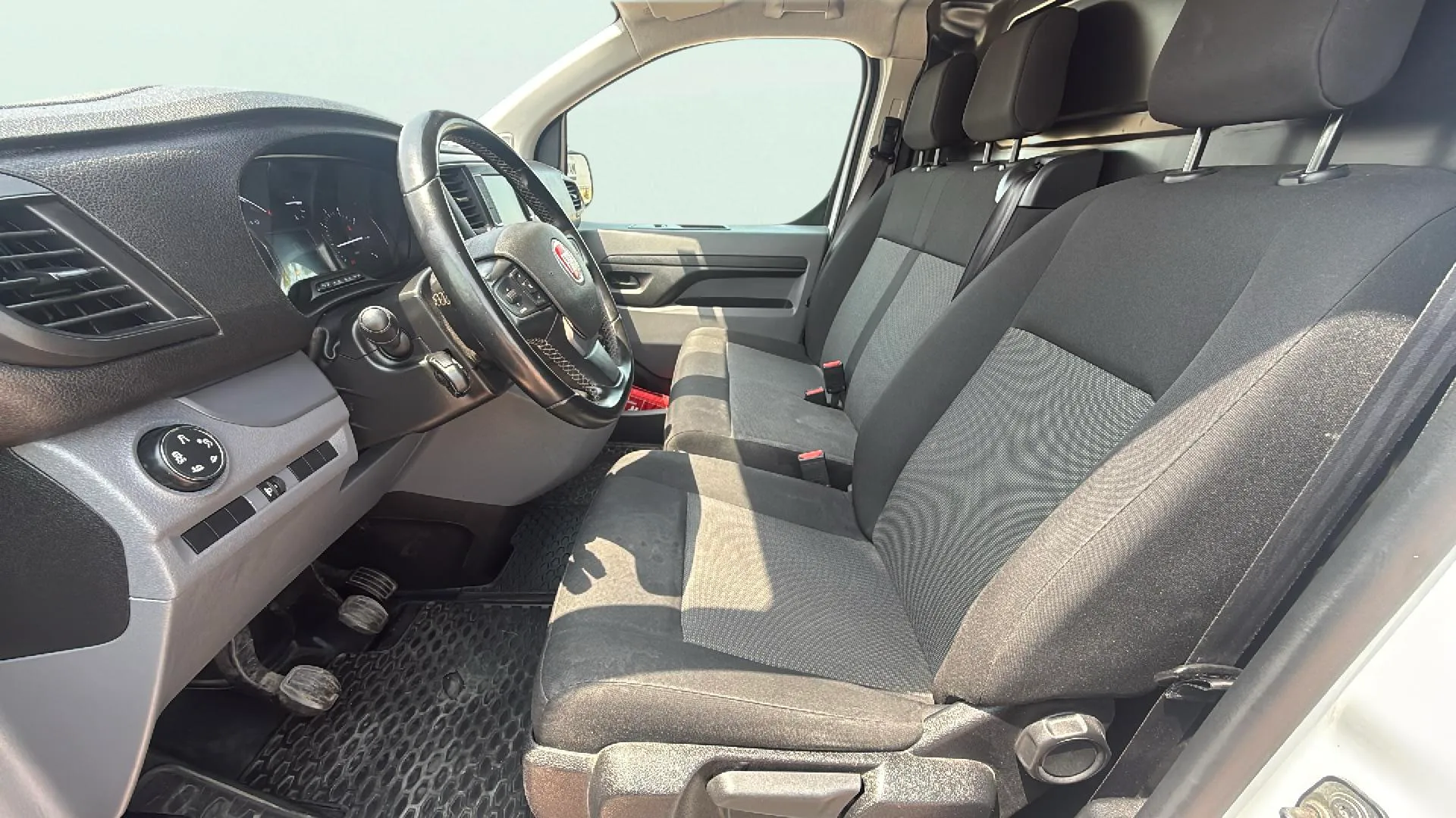 Fiat Scudo Furgón L2 MT6 Lounge - foto 12