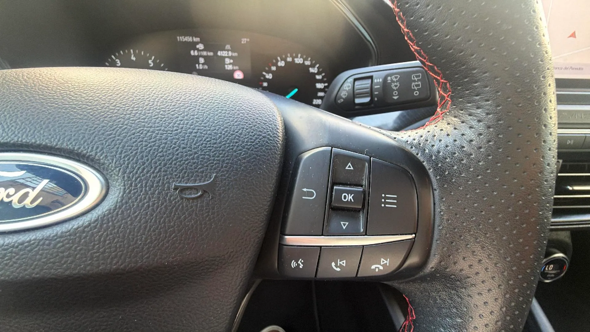 Ford Focus 1.0 EcoBoost ST-Line - foto 27