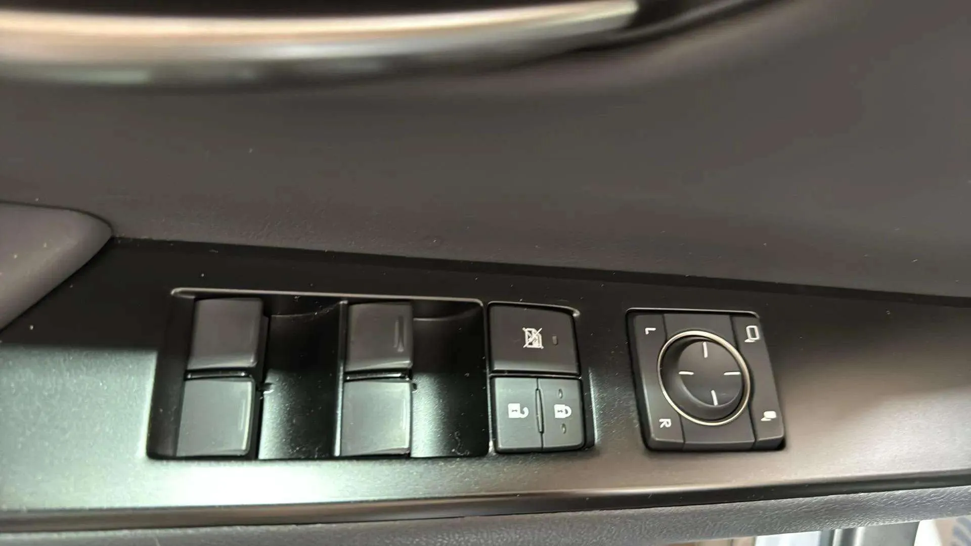 Lexus UX 300e e-UX Plus - foto 23