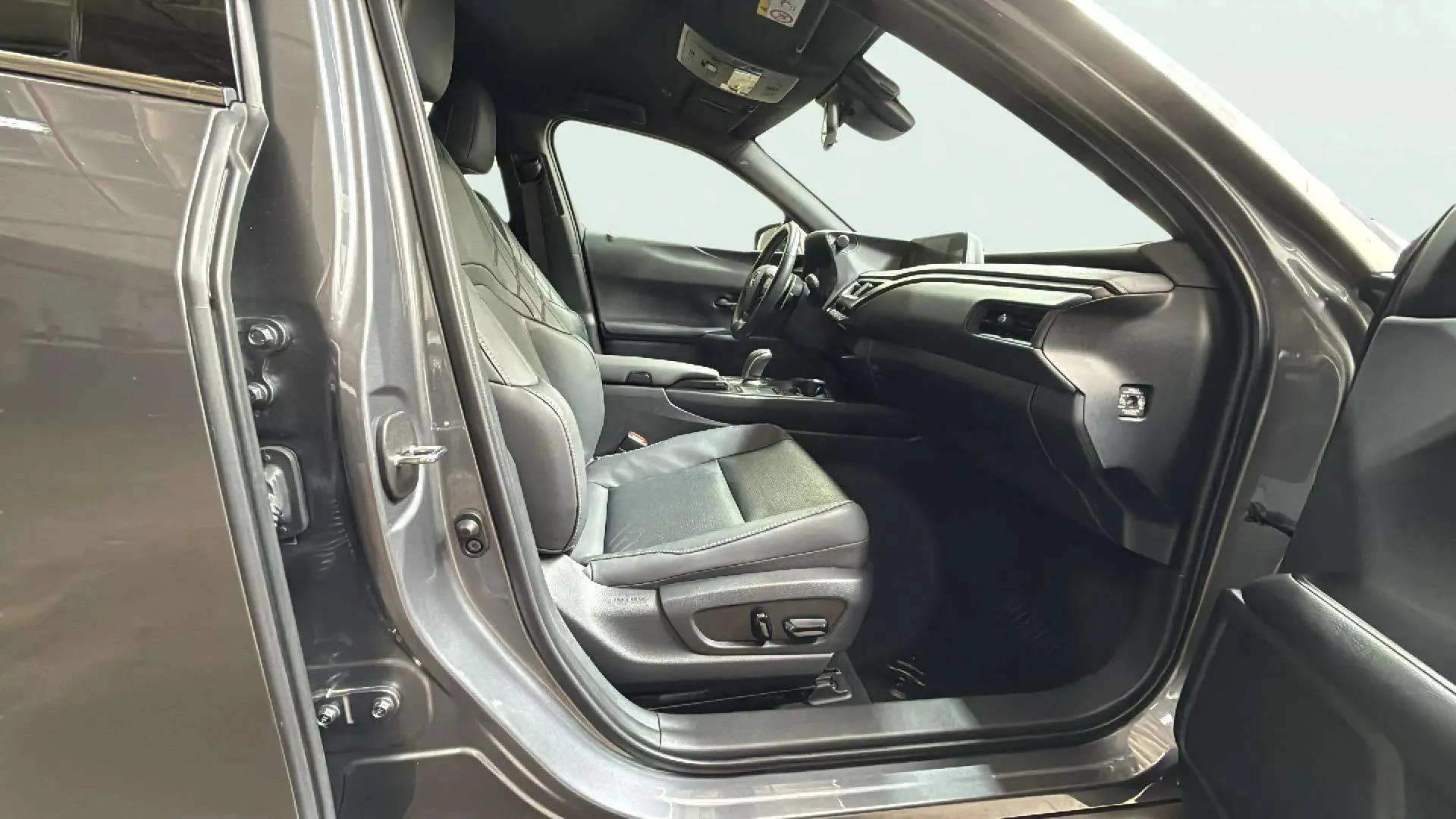 Lexus UX 300e e-UX Plus - foto 10