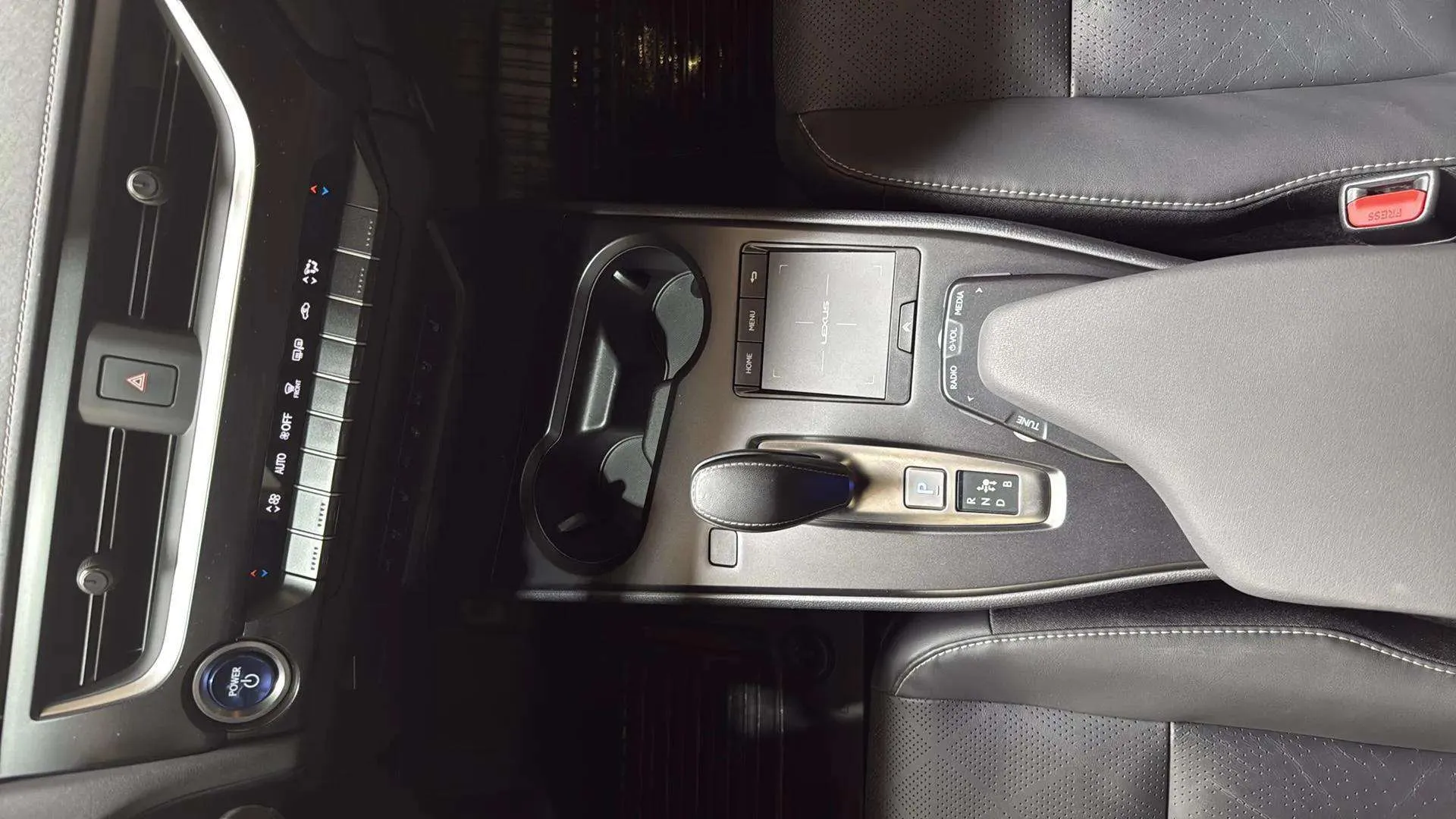 Lexus UX 300e e-UX Plus - foto 16