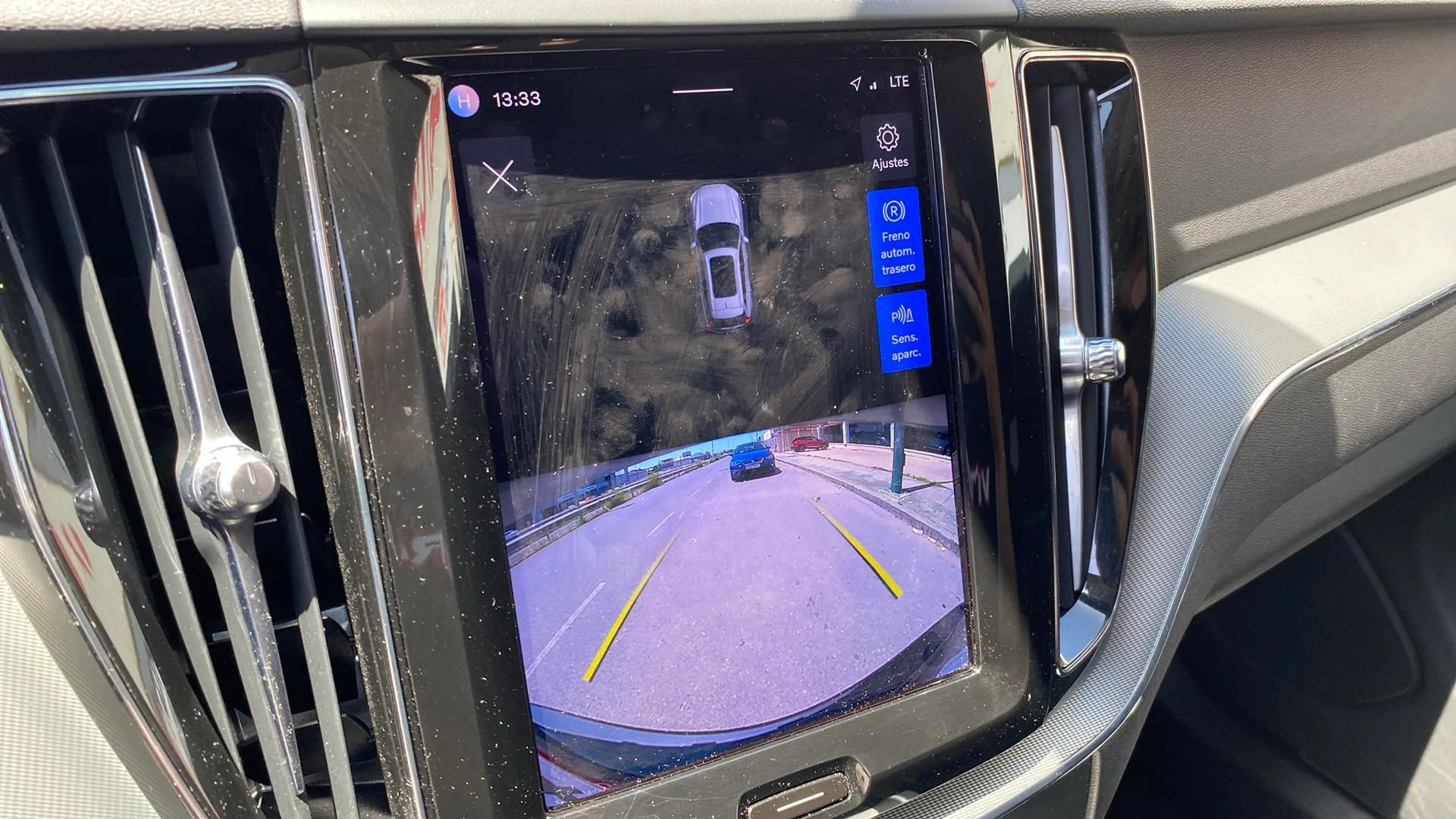Volvo XC60 2.0 B4 D AWD Plus Dark - foto 19