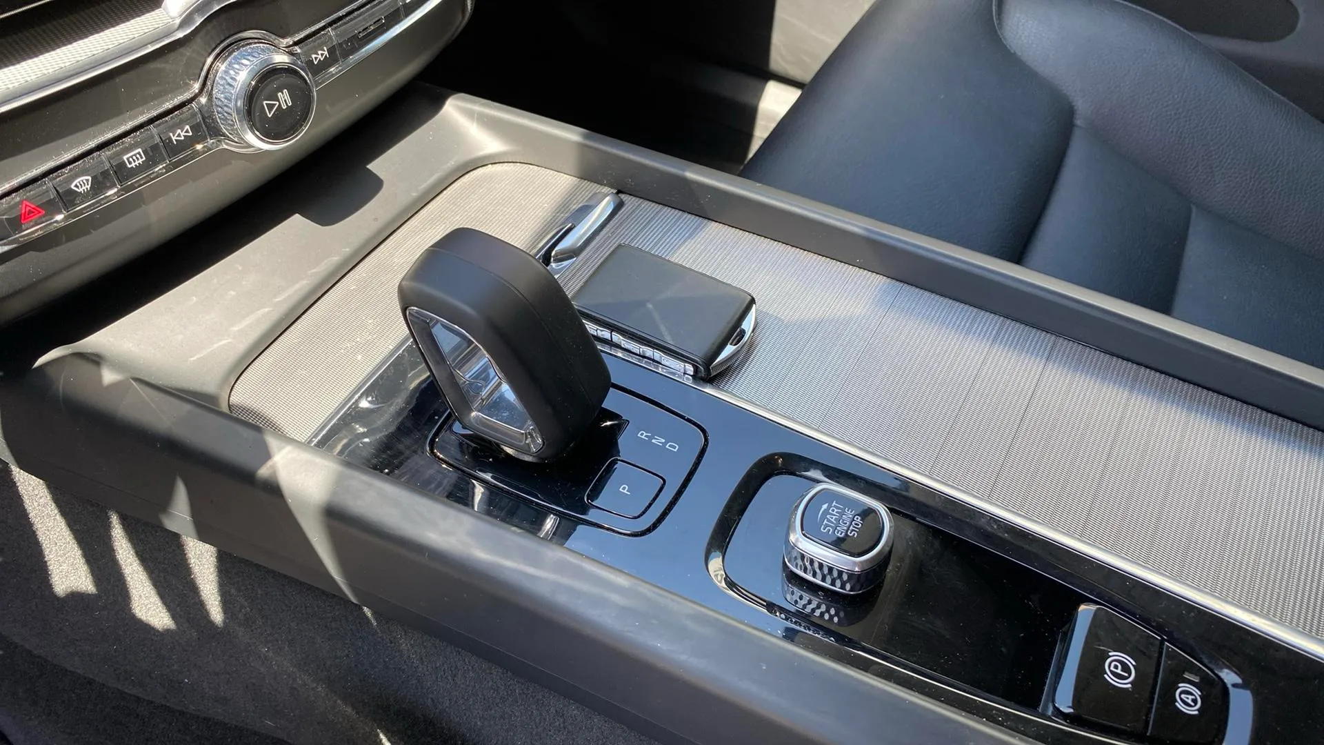 Volvo XC60 2.0 B4 D AWD Plus Dark - foto 18