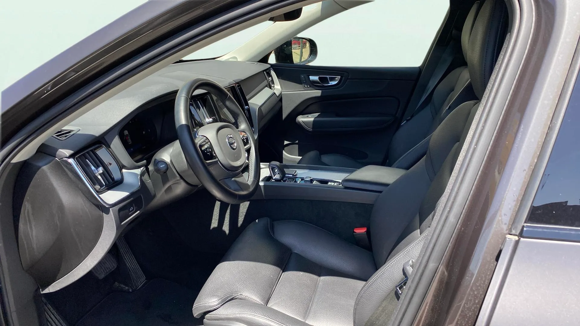 Volvo XC60 2.0 B4 D AWD Plus Dark - foto 10