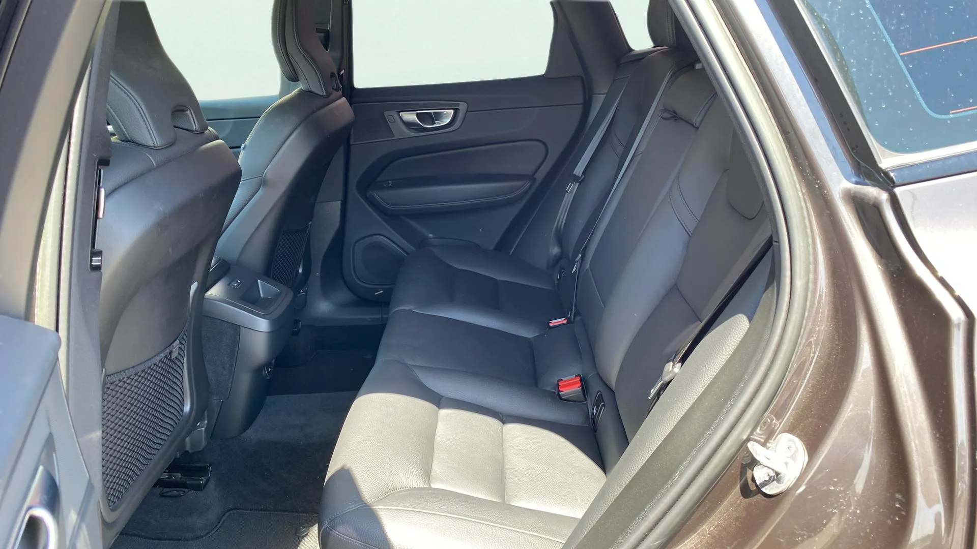 Volvo XC60 2.0 B4 D AWD Plus Dark - foto 12