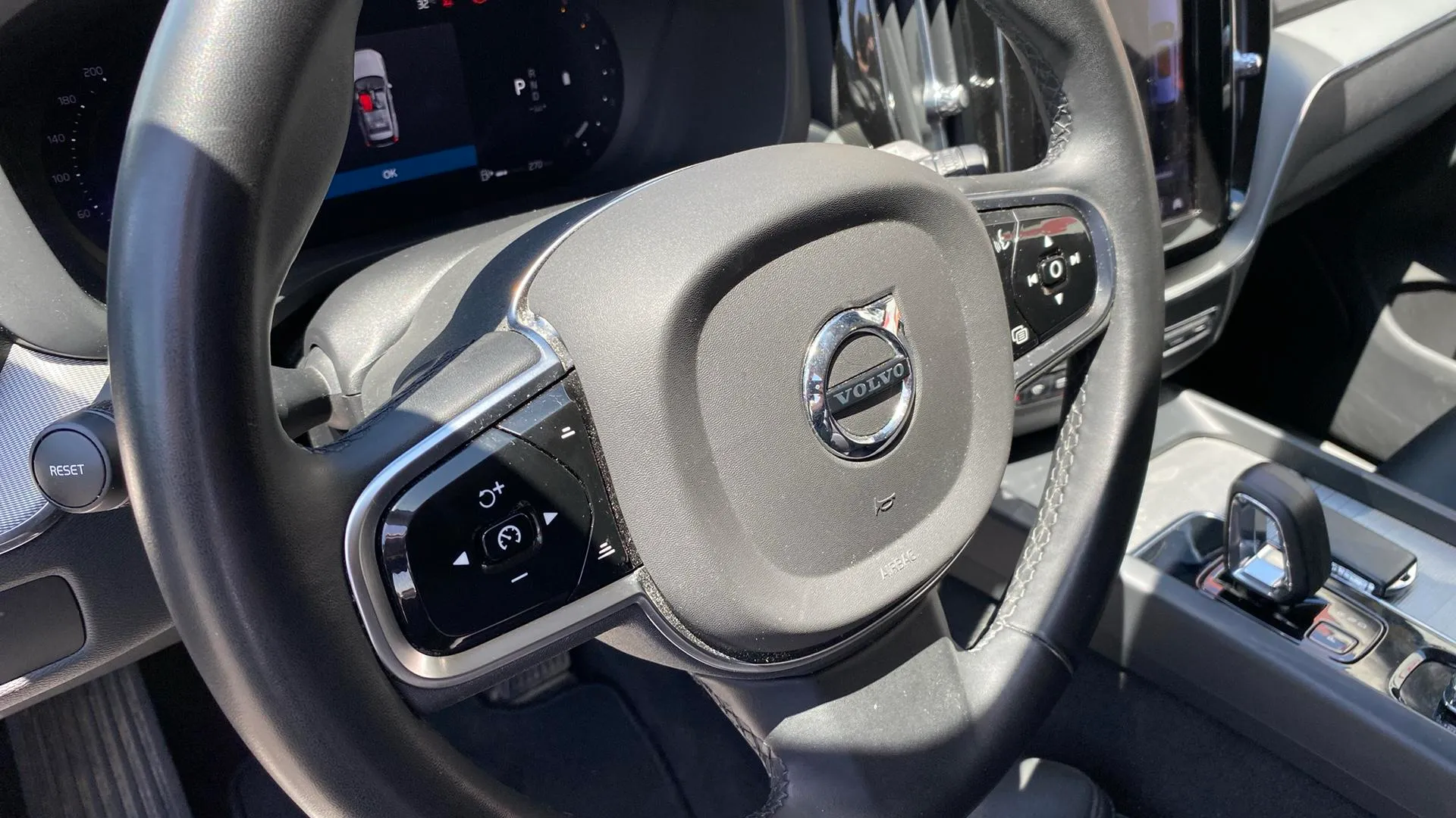 Volvo XC60 2.0 B4 D AWD Plus Dark - foto 15