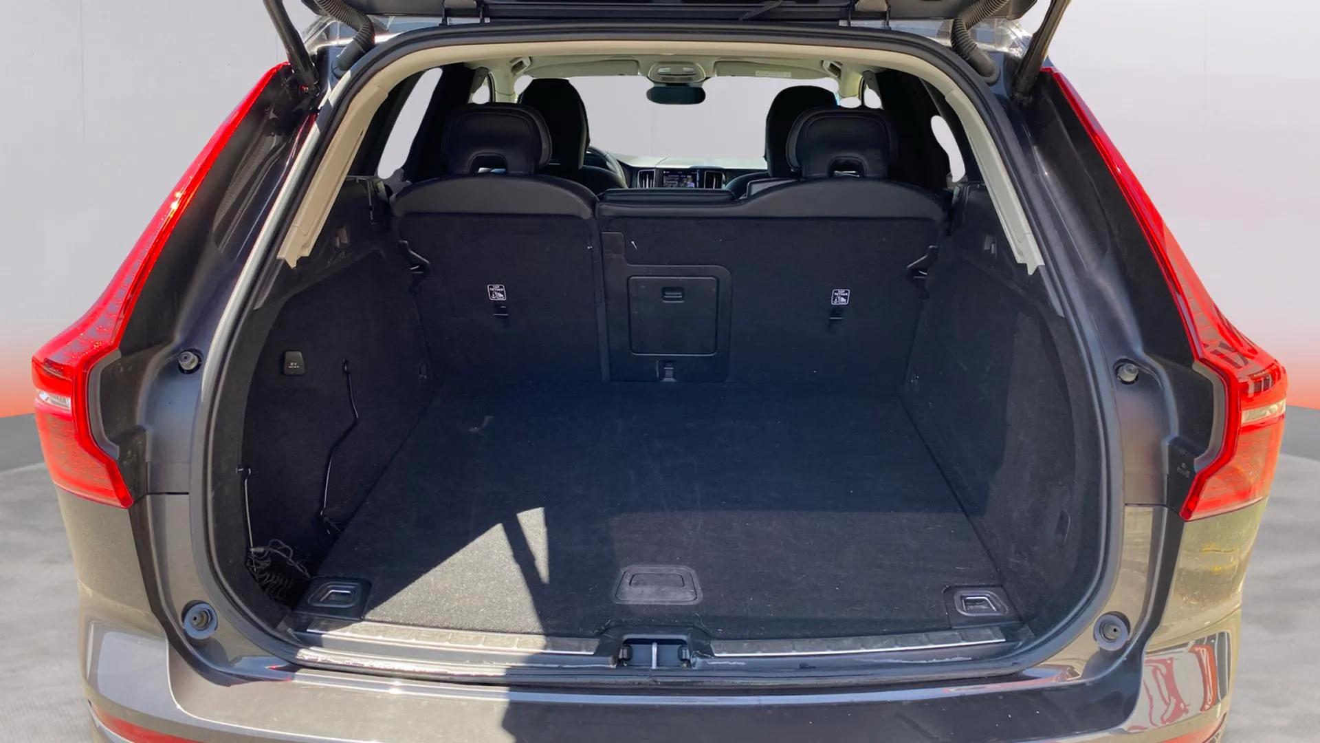Volvo XC60 2.0 B4 D AWD Plus Dark - foto 9