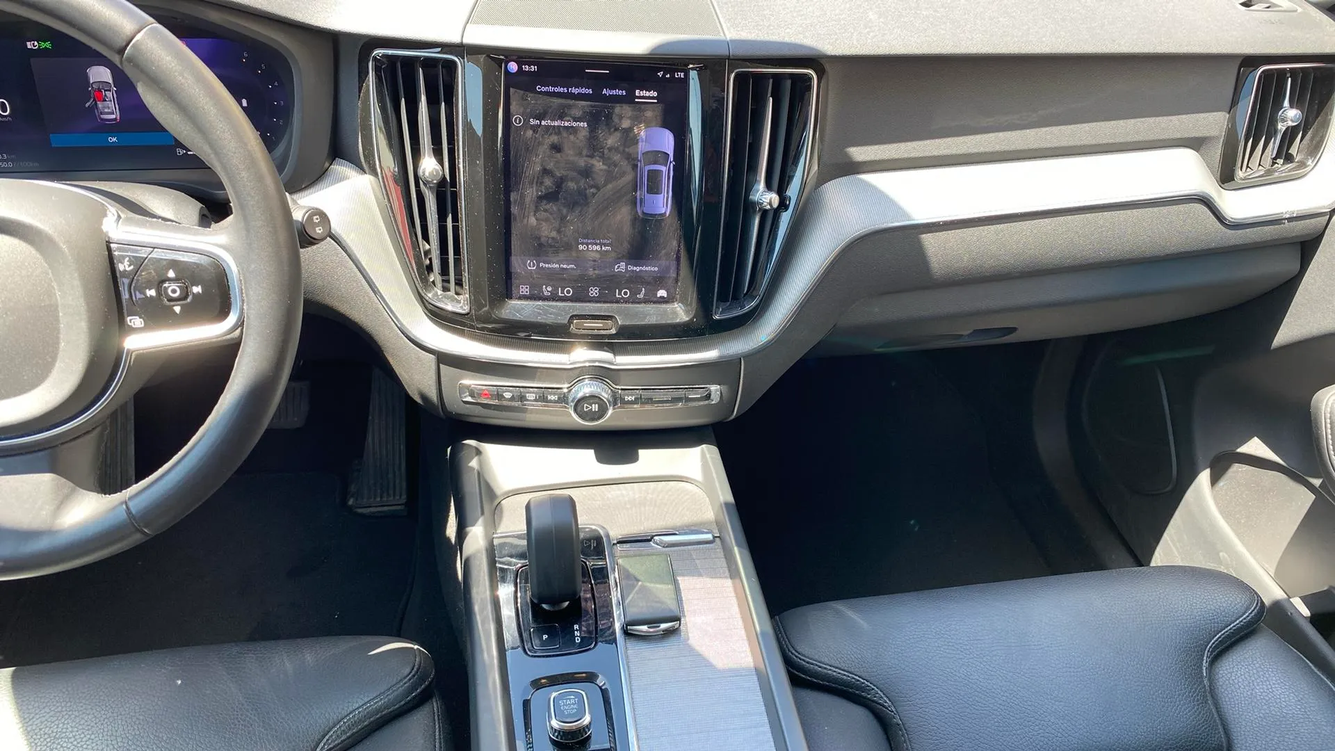 Volvo XC60 2.0 B4 D AWD Plus Dark - foto 17