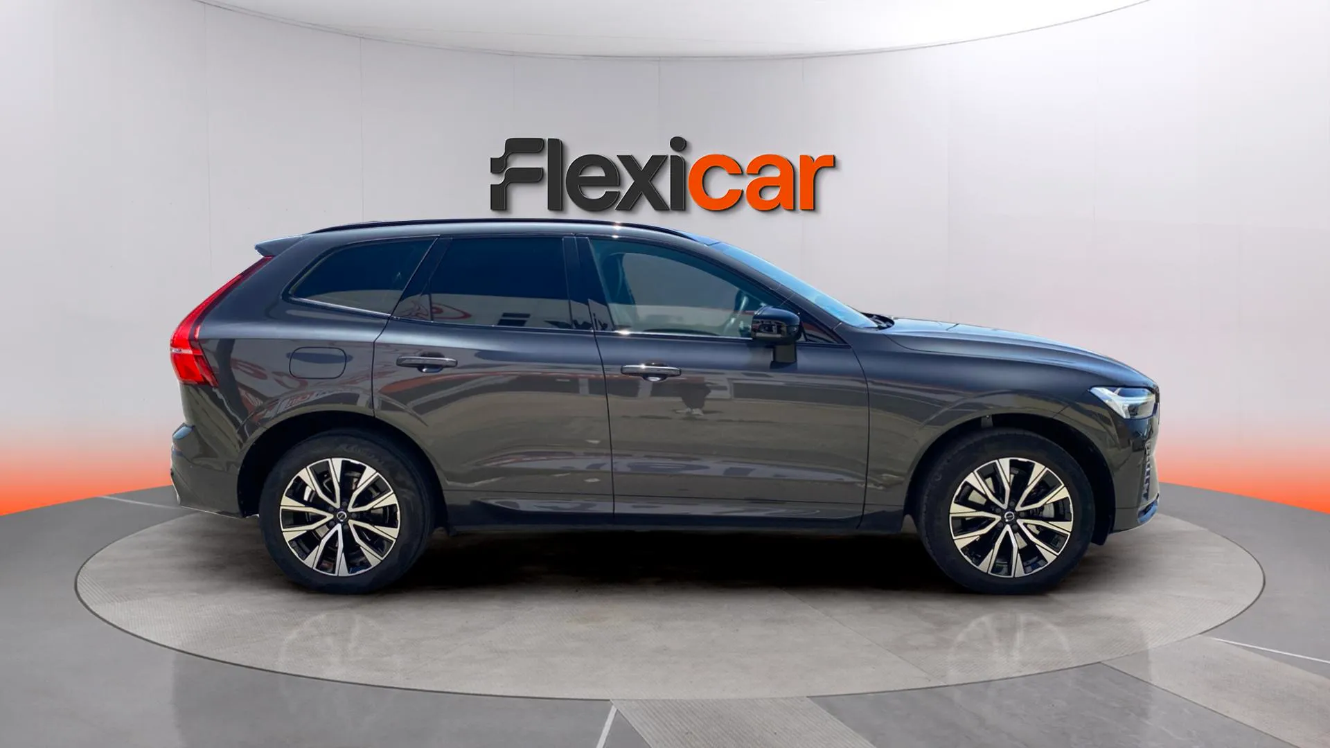 Volvo XC60 2.0 B4 D AWD Plus Dark - foto 8