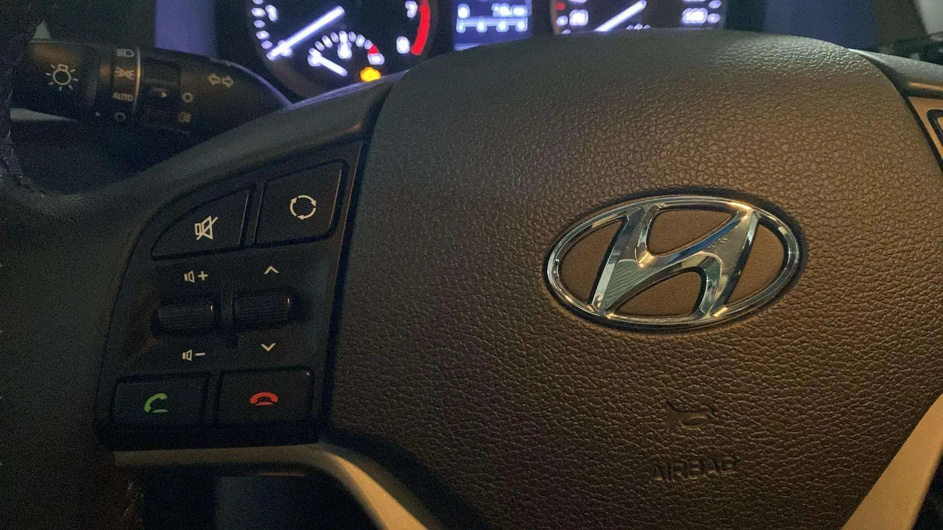 Hyundai Tucson 1.6 GDi BlueDrive Essence 4x2 - foto 10