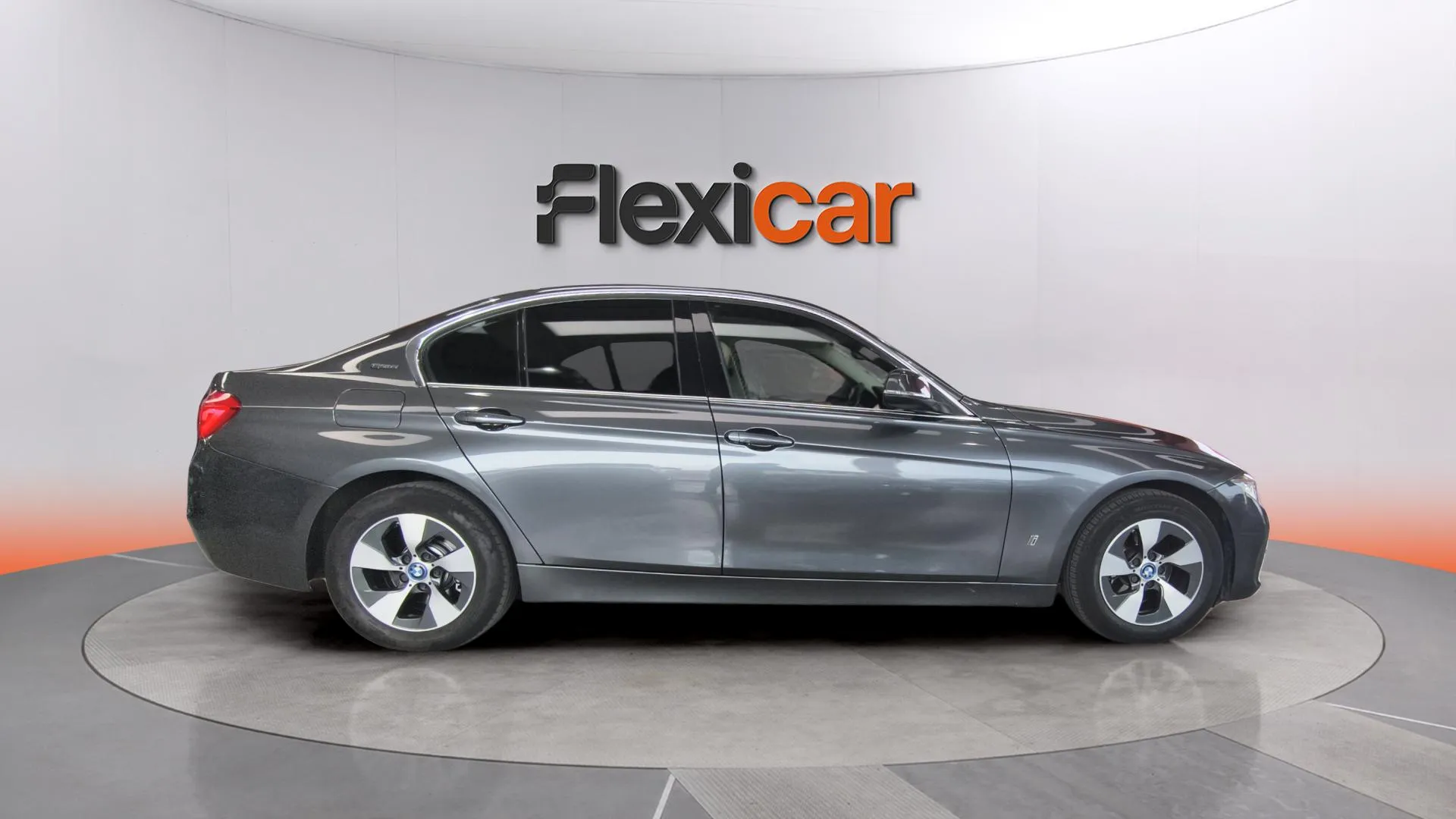 BMW Serie 3 330e - foto 2