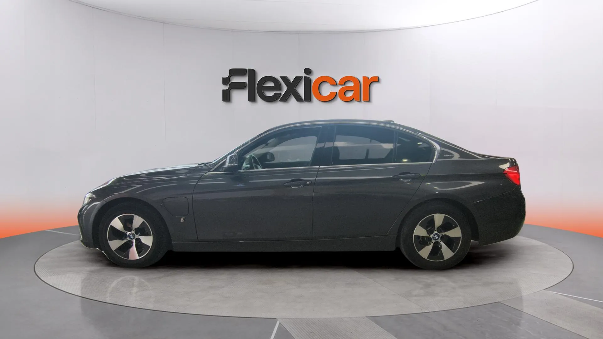 BMW Serie 3 330e - foto 5