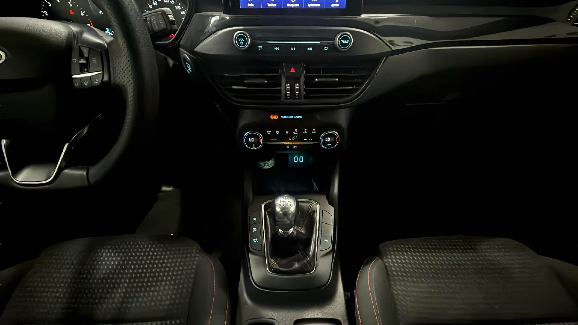 Ford Focus 1.0 EcoBoost MHEV ST-Line - foto 18