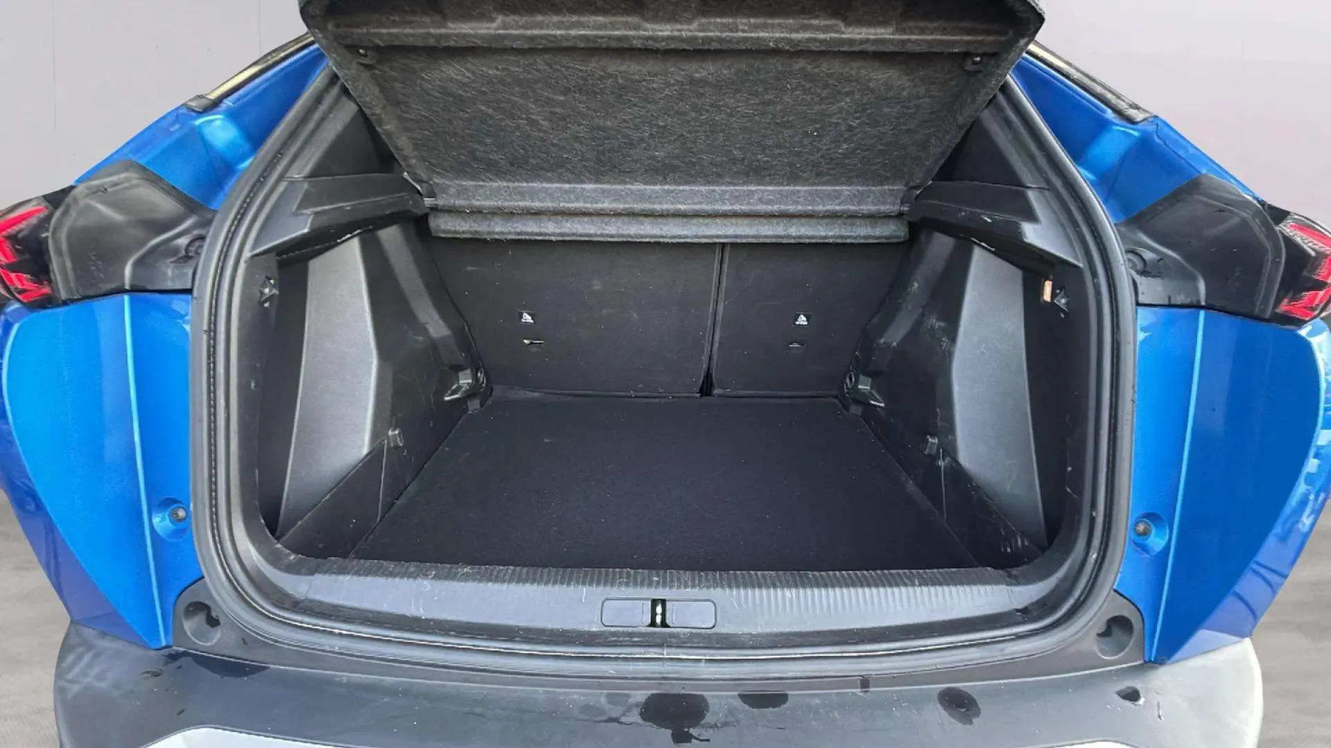 Peugeot 2008 Allure Pack PureTech 130 EAT8 - foto 9