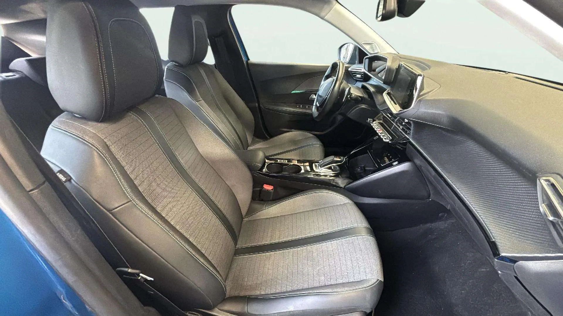 Peugeot 2008 Allure Pack PureTech 130 EAT8 - foto 14