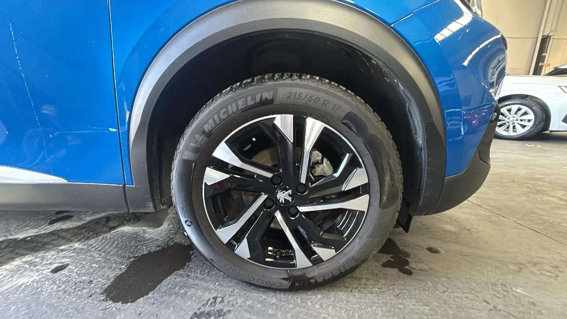 Peugeot 2008 Allure Pack PureTech 130 EAT8 - foto 17