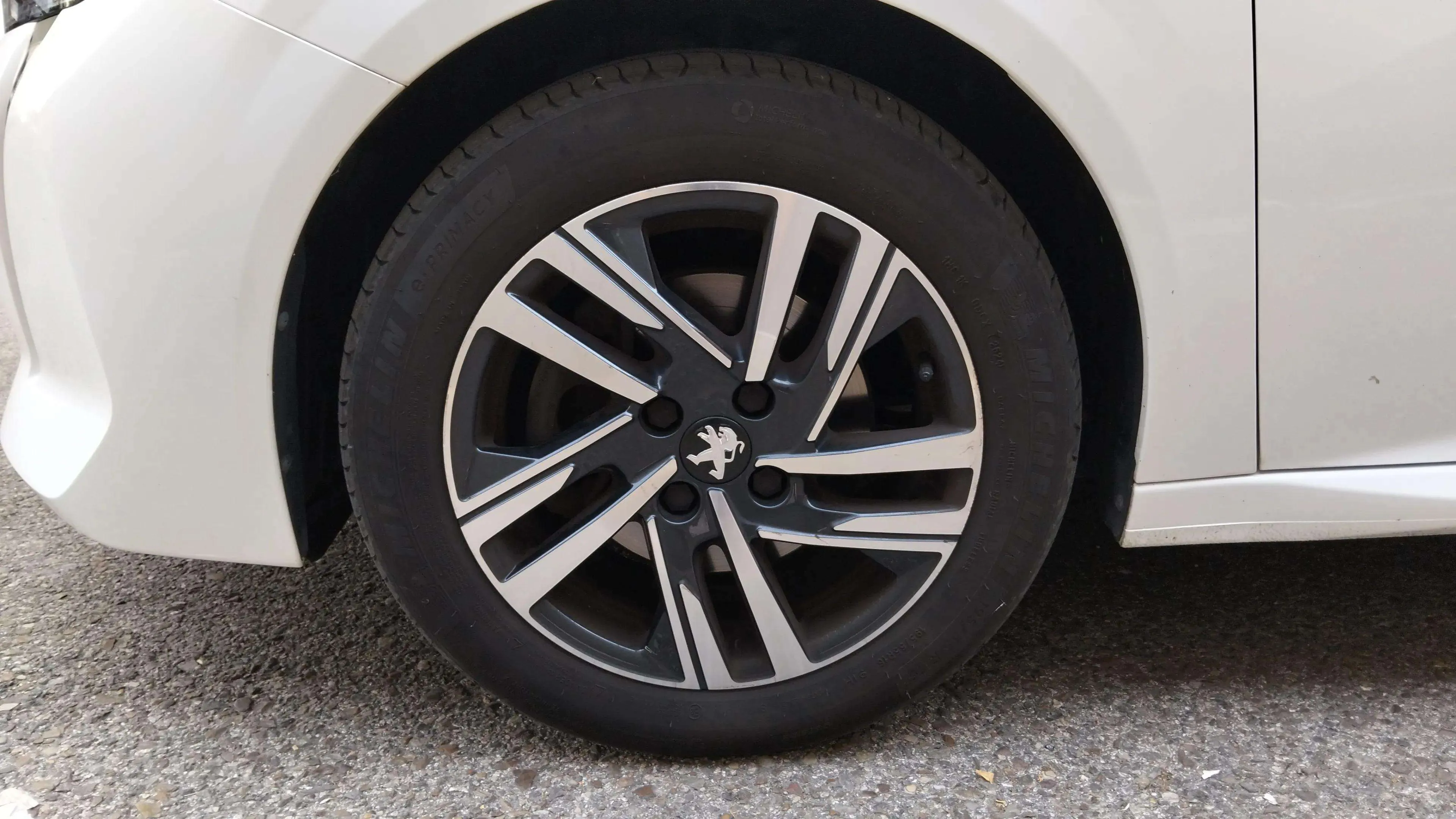 Peugeot 208 PureTech Allure - foto 18