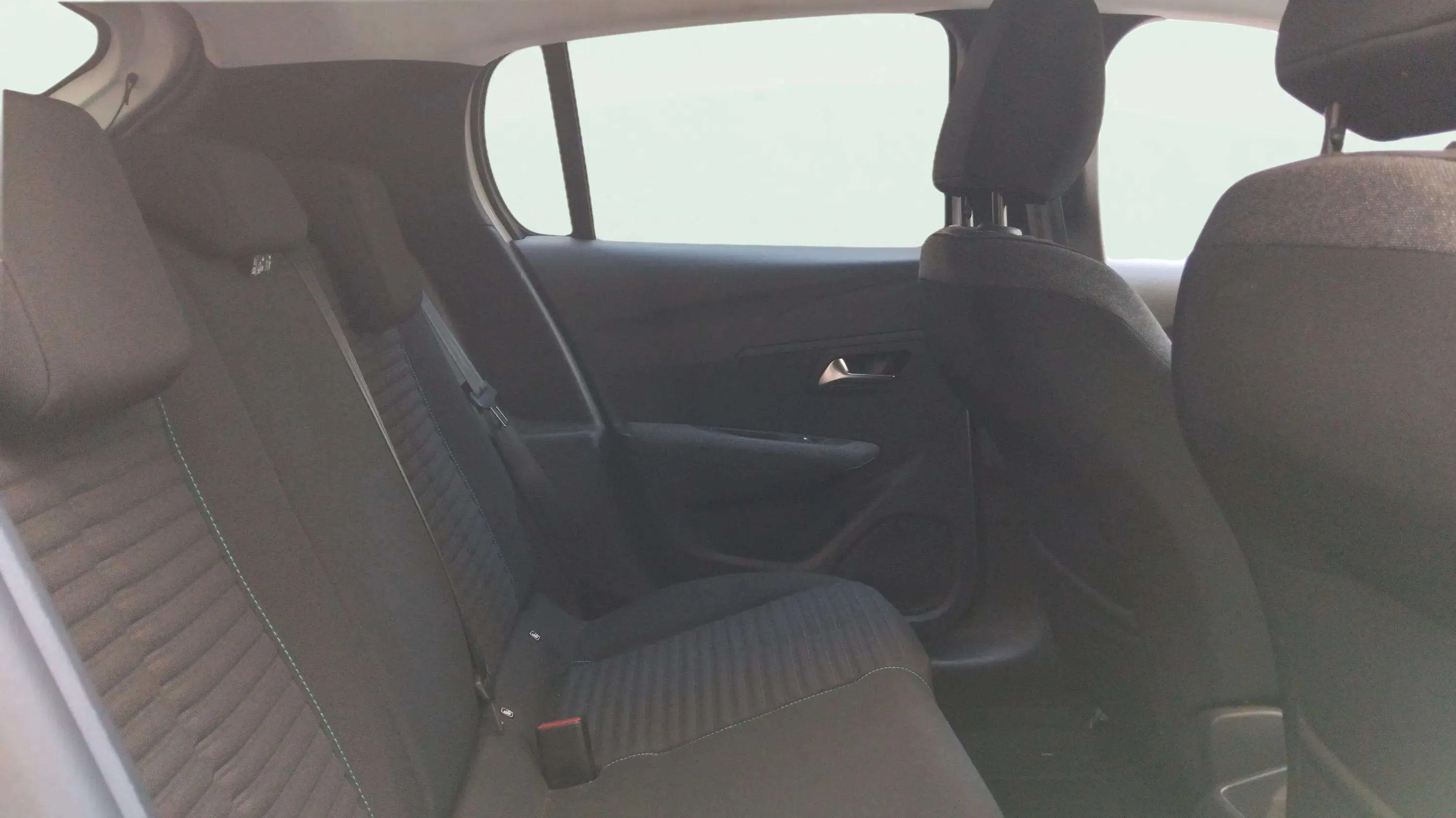 Peugeot 208 PureTech Allure - foto 10