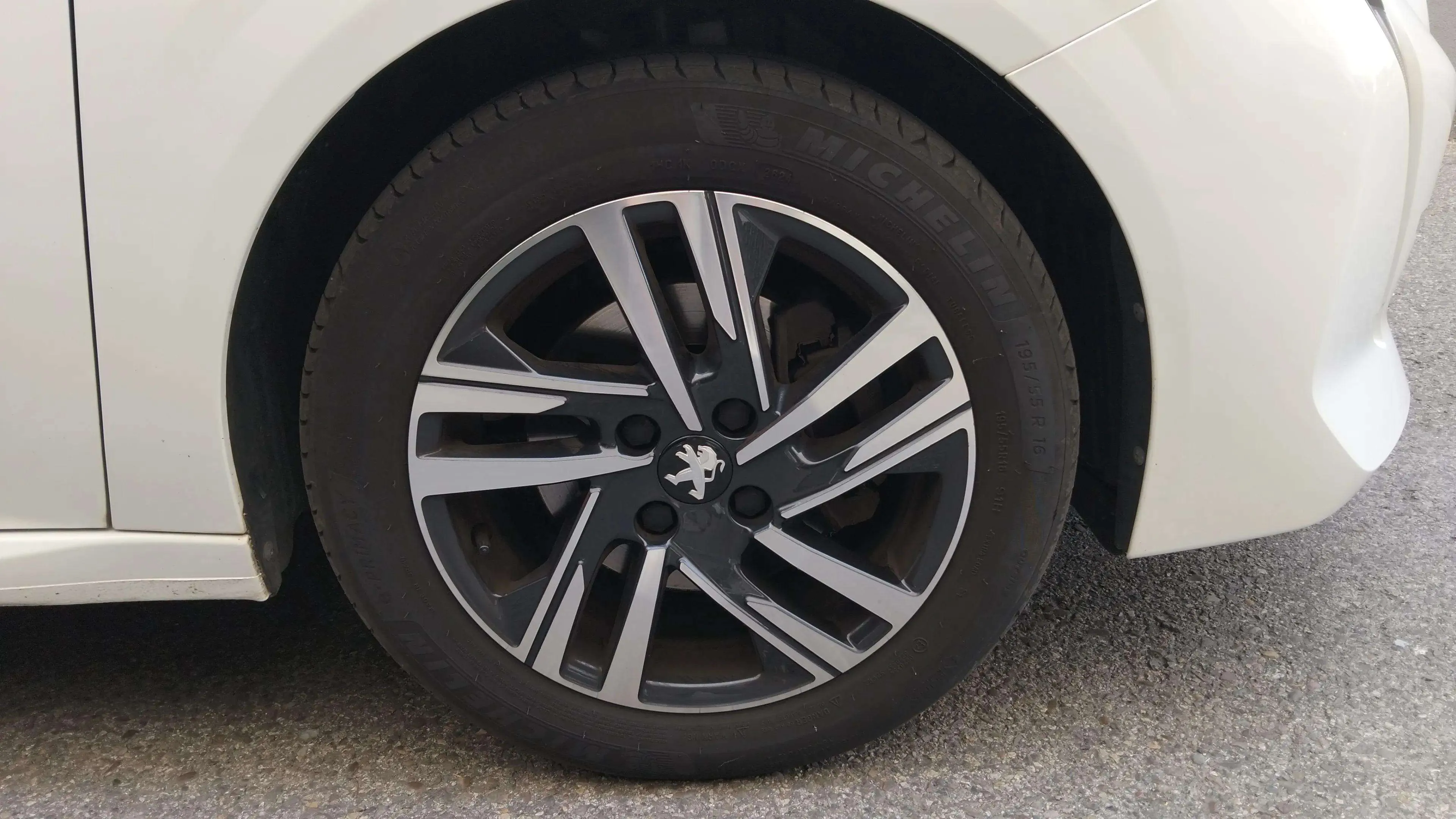 Peugeot 208 PureTech Allure - foto 19
