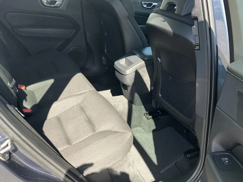 Volvo XC60 2.0 B4 D Momentum Pro - foto 27