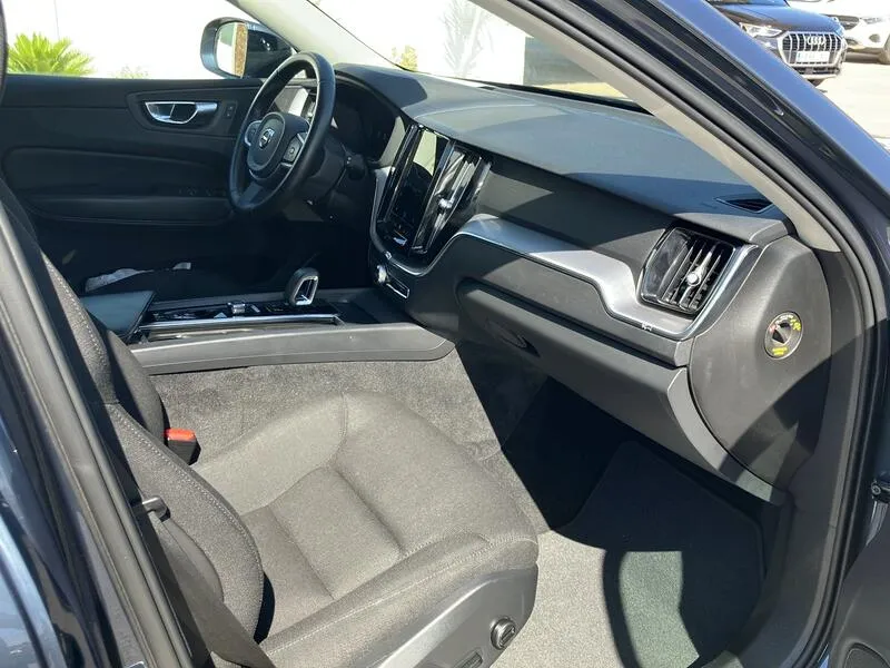 Volvo XC60 2.0 B4 D Momentum Pro - foto 29
