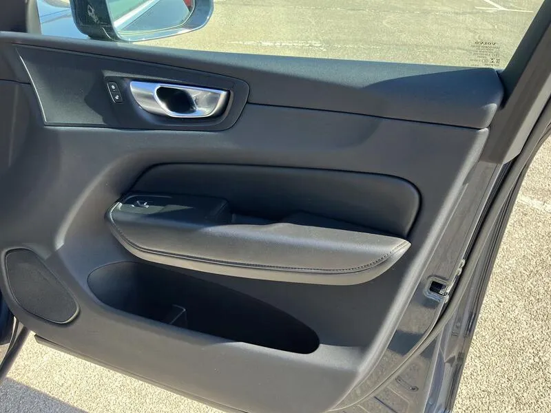 Volvo XC60 2.0 B4 D Momentum Pro - foto 28