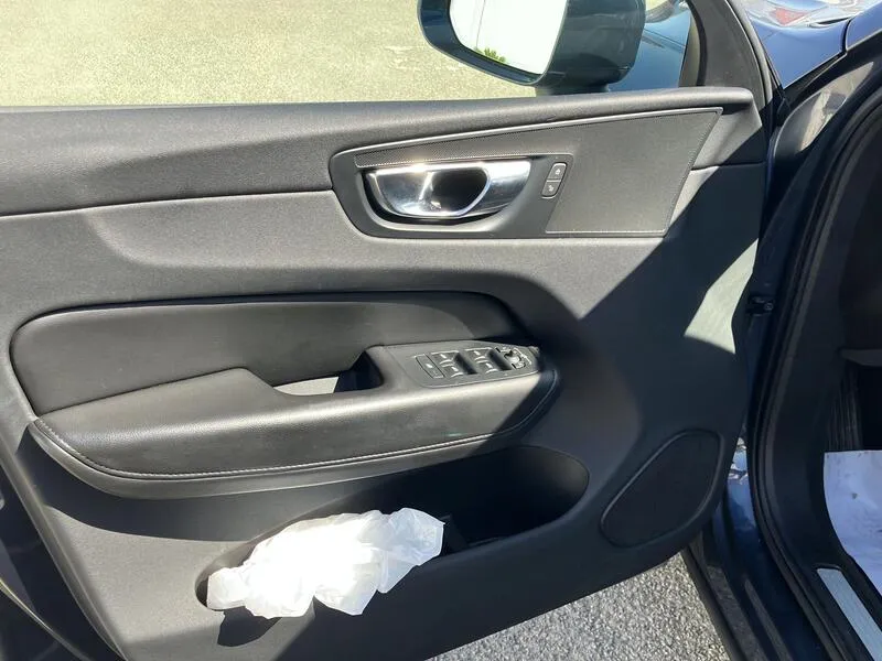 Volvo XC60 2.0 B4 D Momentum Pro - foto 17