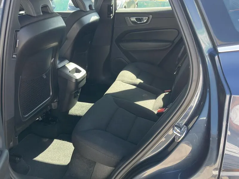 Volvo XC60 2.0 B4 D Momentum Pro - foto 21