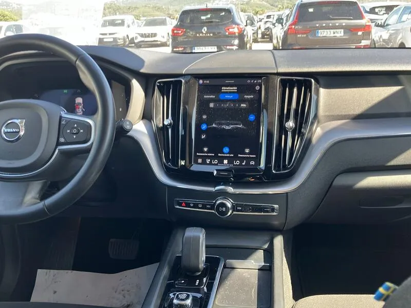 Volvo XC60 2.0 B4 D Momentum Pro - foto 32