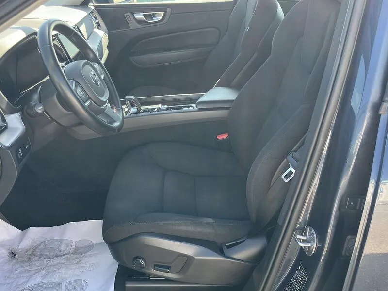 Volvo XC60 2.0 B4 D Momentum Pro - foto 19