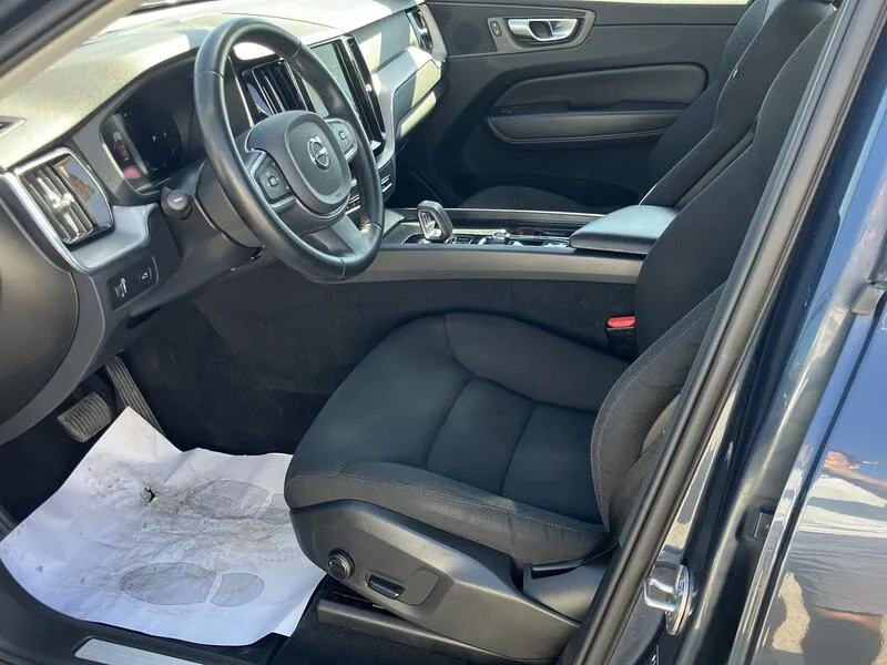 Volvo XC60 2.0 B4 D Momentum Pro - foto 18
