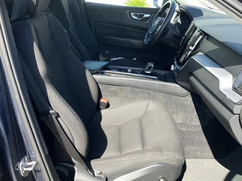 Volvo XC60 2.0 B4 D Momentum Pro - foto 30