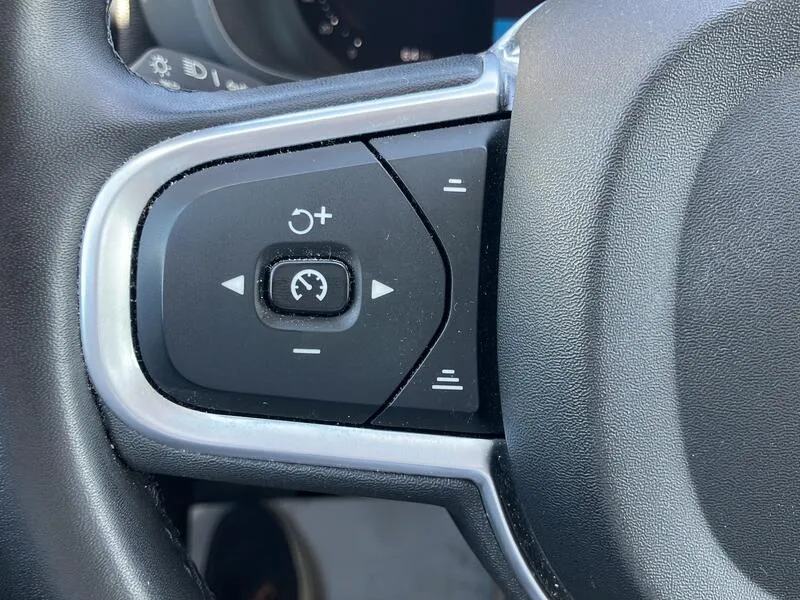 Volvo XC60 2.0 B4 D Momentum Pro - foto 35