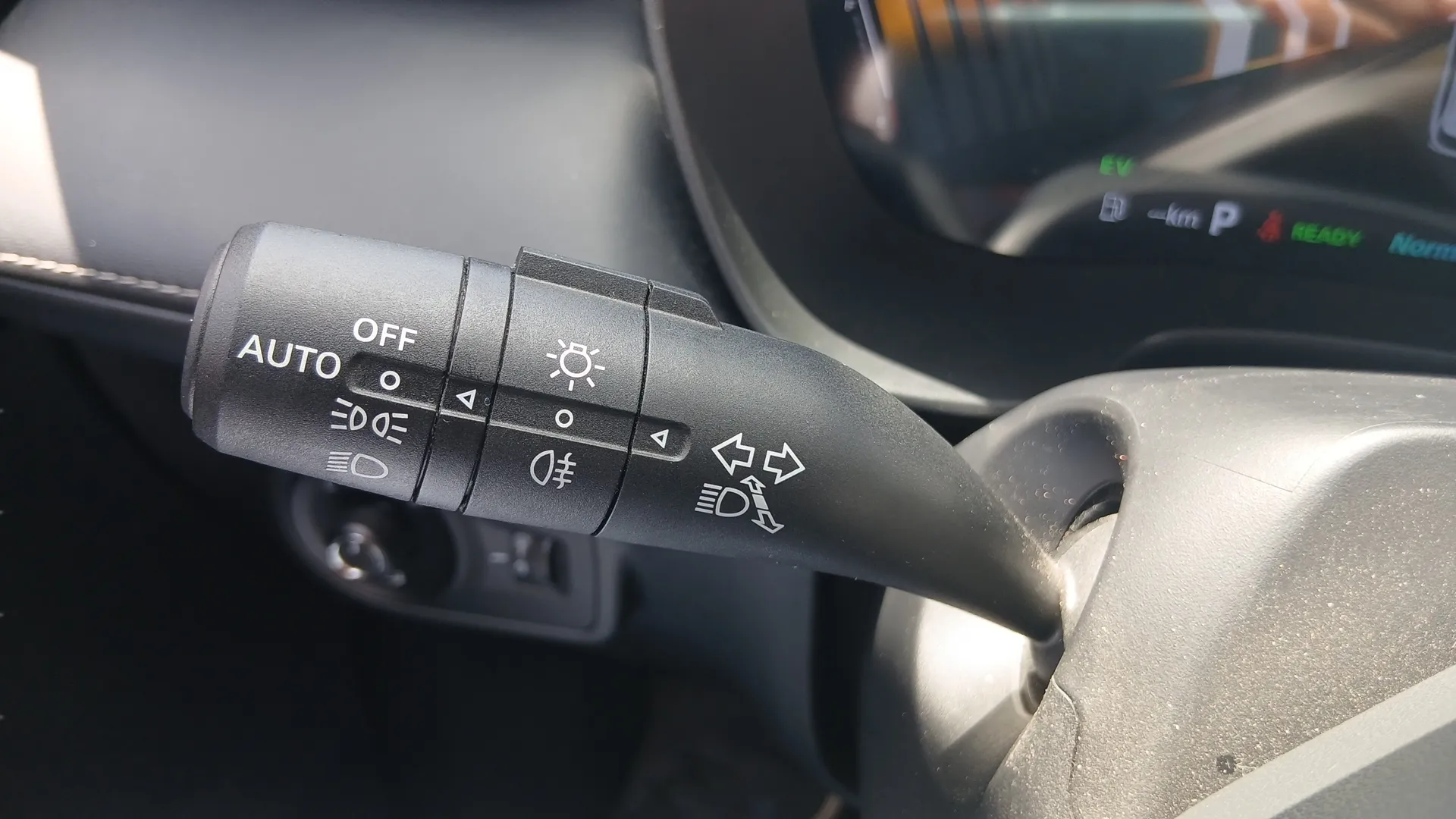 MG ZS Hybrid+ Luxury - foto 21