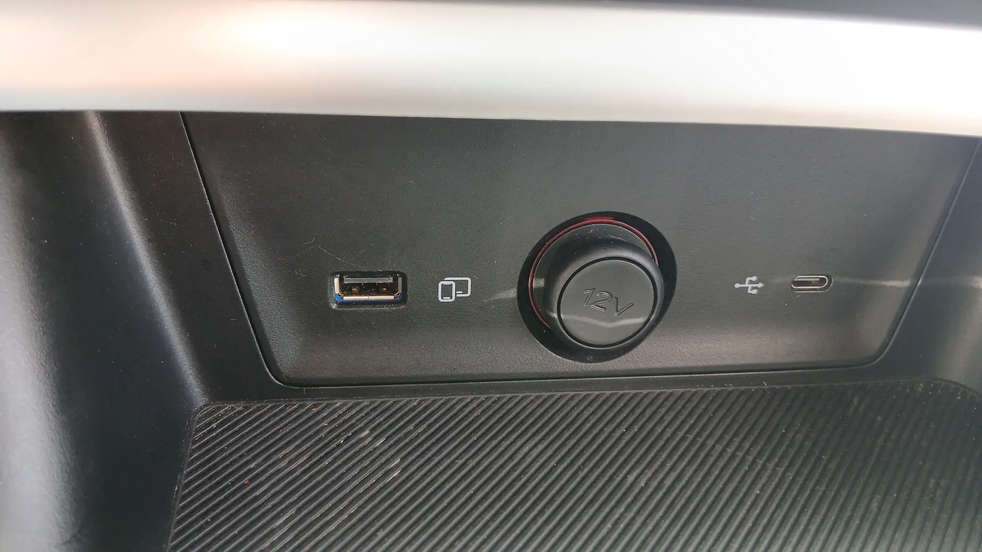MG ZS Hybrid+ Luxury - foto 16