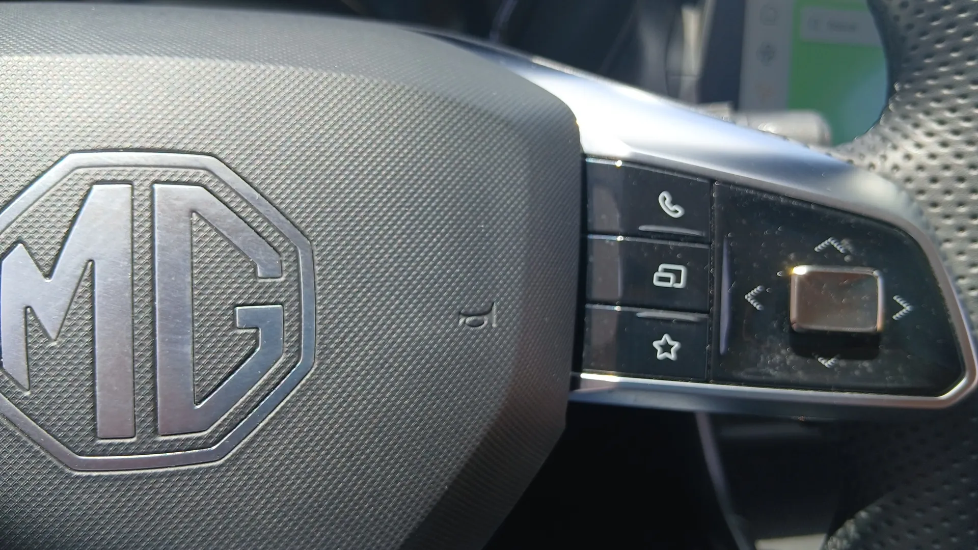 MG ZS Hybrid+ Luxury - foto 19