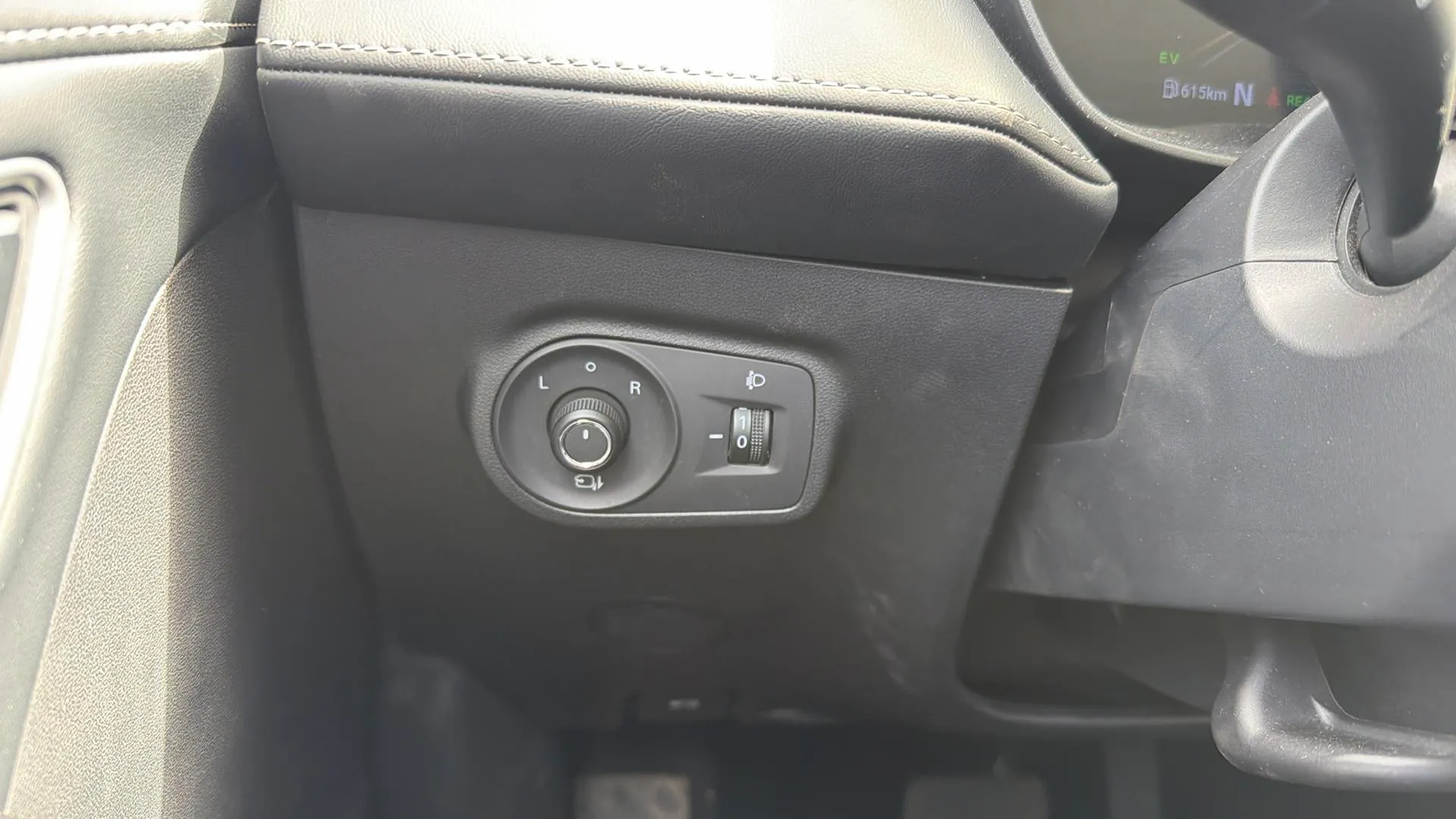 MG ZS Hybrid+ Luxury - foto 16