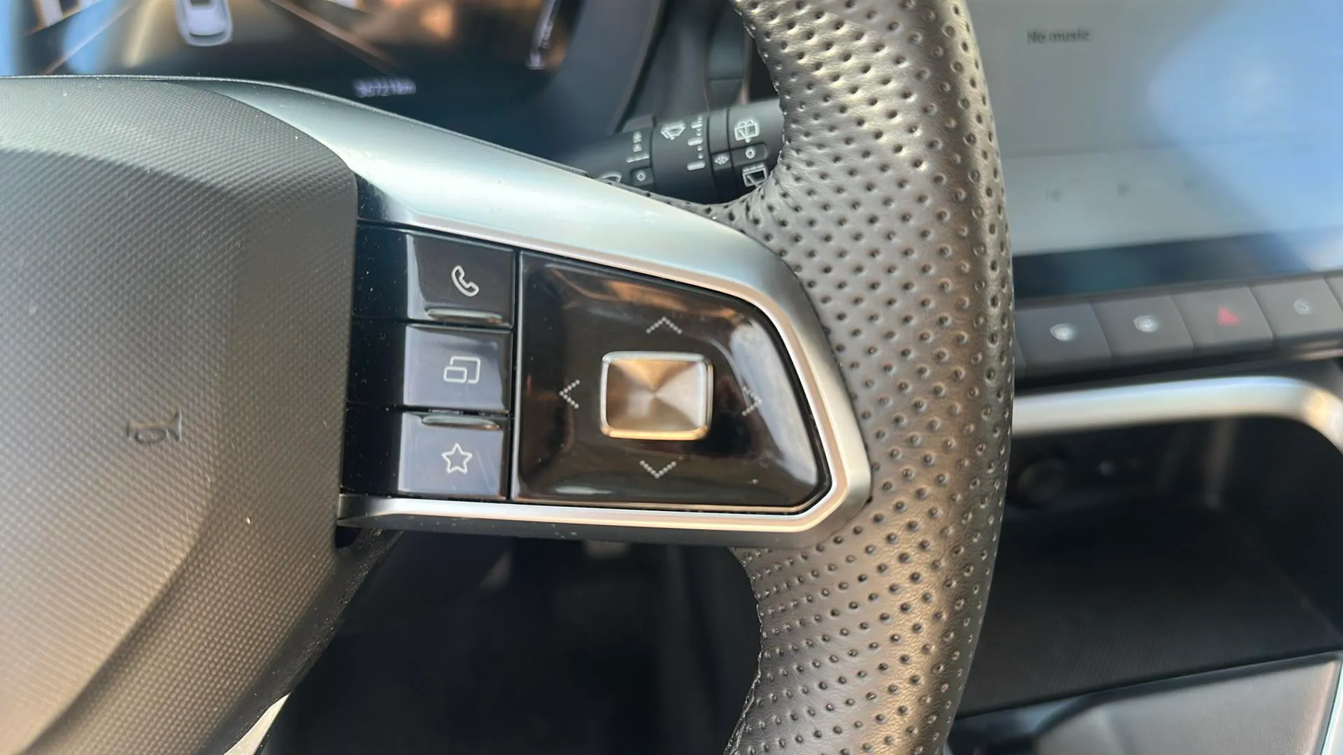 MG ZS Hybrid+ Luxury - foto 15