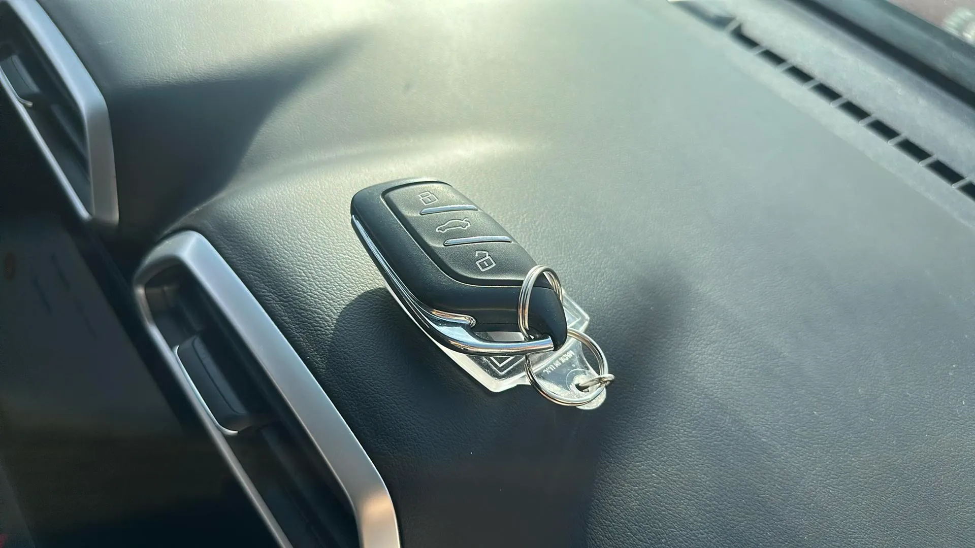 MG ZS Hybrid+ Luxury - foto 20