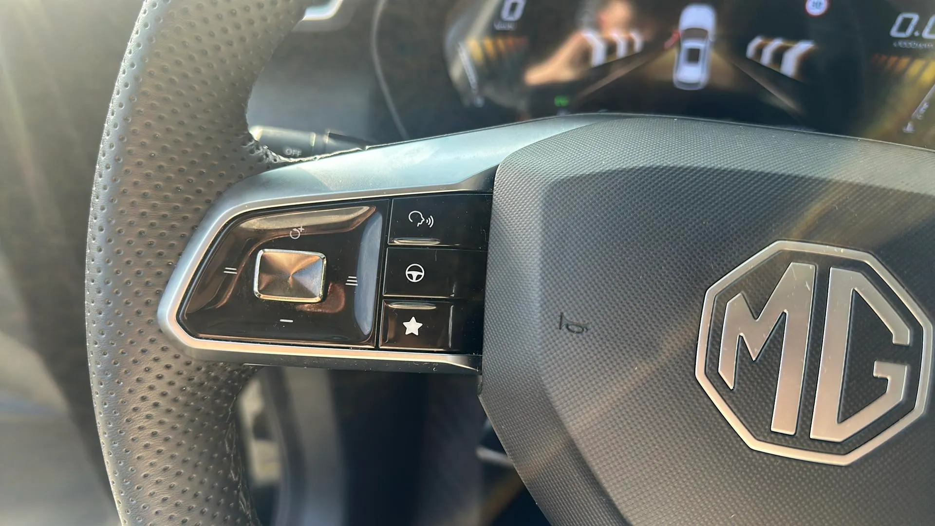 MG ZS Hybrid+ Luxury - foto 14