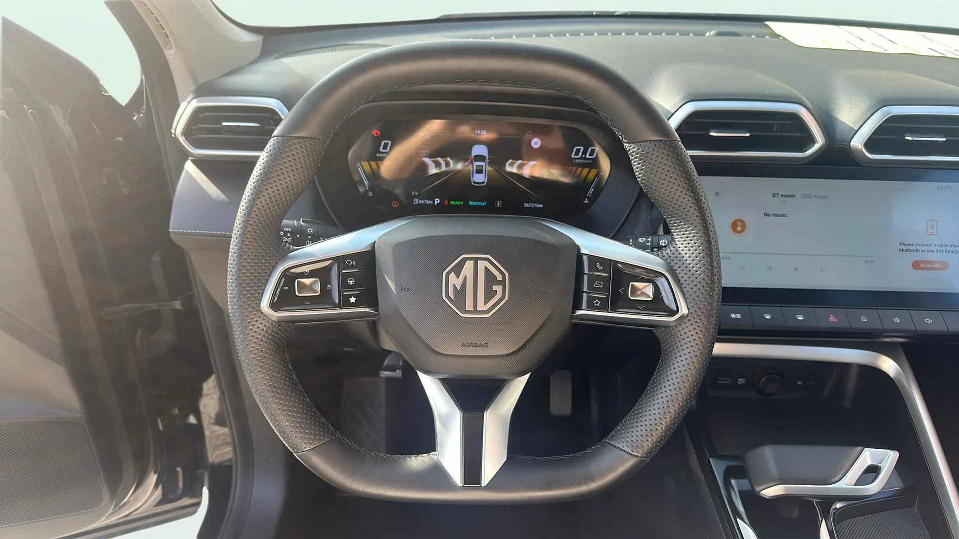 MG ZS Hybrid+ Luxury - foto 11