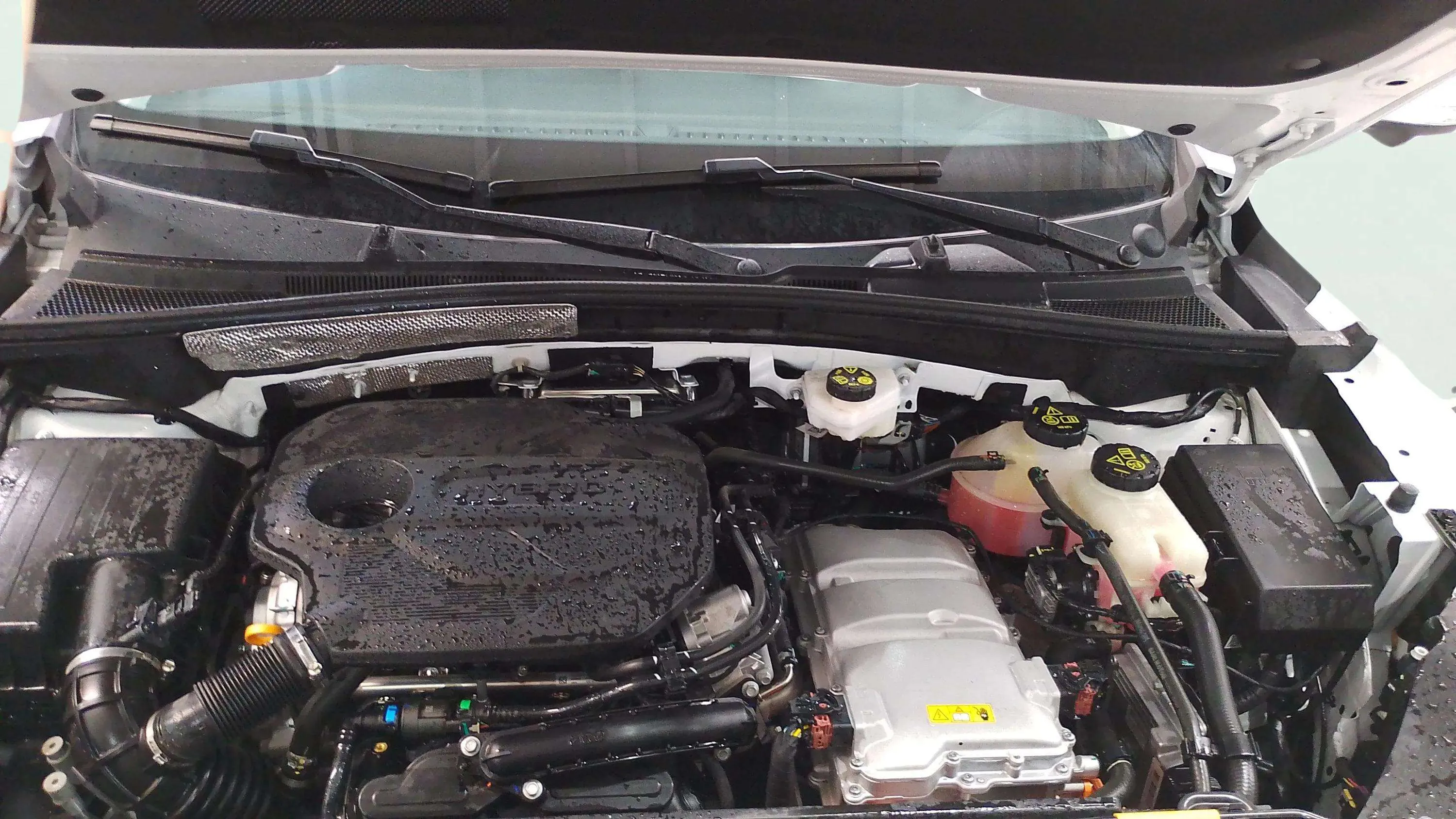 MG ZS Hybrid+ Luxury - foto 28